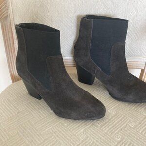 Skechers Charcoal Grey Suede and Leather ankle Boots Size 7, 2inch stacked heels